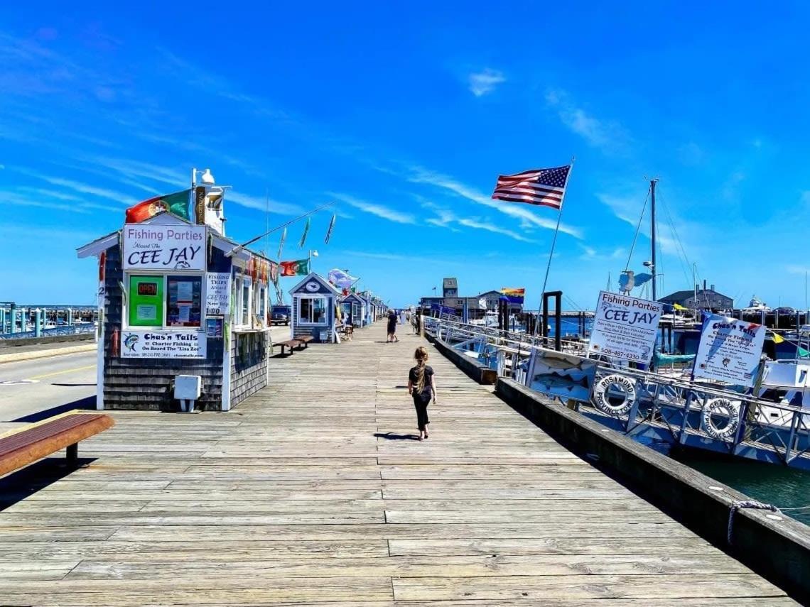 Apartment Center Of Town Steps Away Private Deck